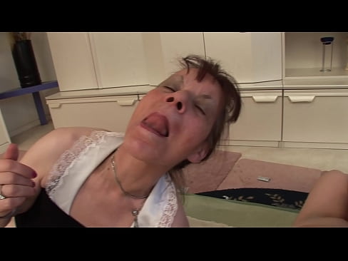 ❤️ Två mormödrar och en farfar har en trekant ❌ Anal video at us ❌️